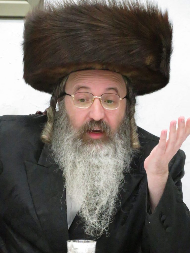 האדמו"ר מזוטשקא אמסנא בטיש לרגל ט"ו בשבט • גלריה