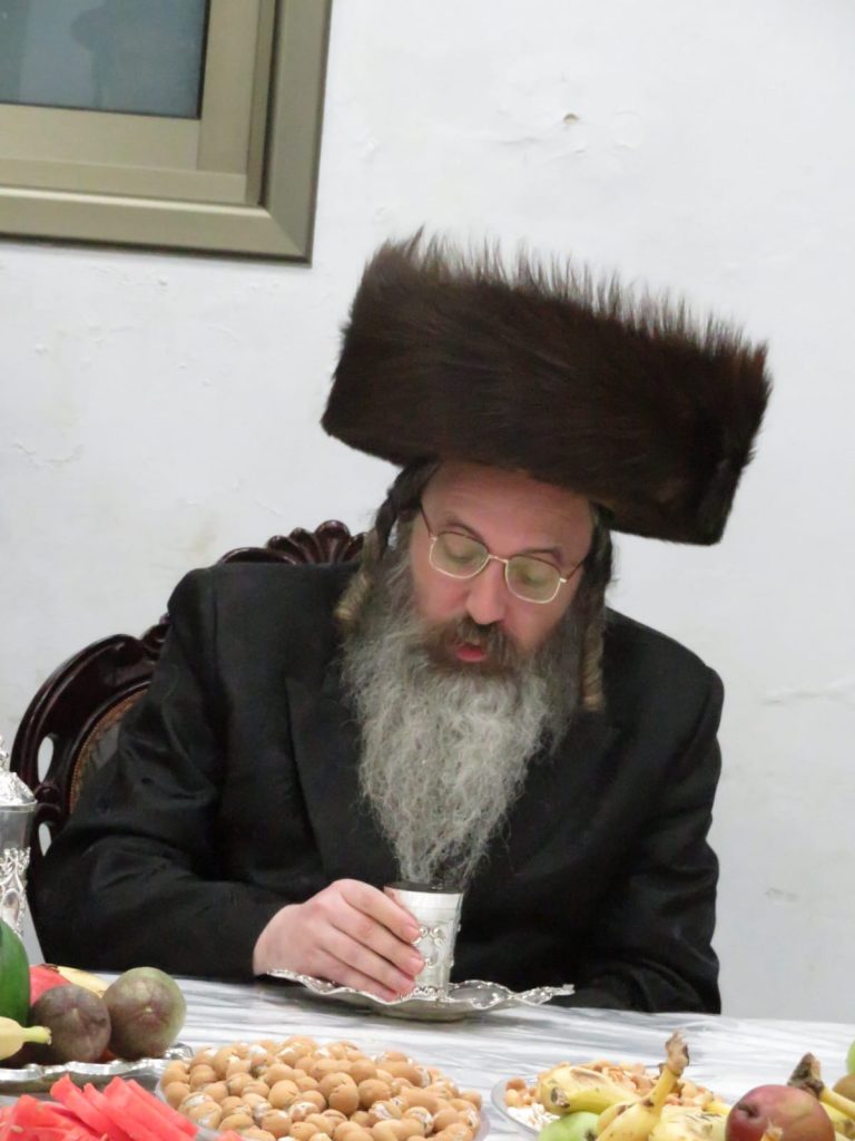 האדמו"ר מזוטשקא אמסנא בטיש לרגל ט"ו בשבט • גלריה