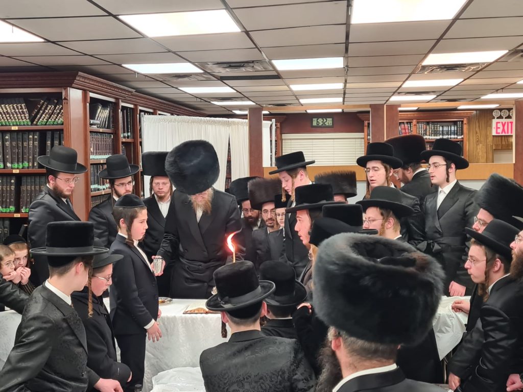 האדמו"ר מאלכסנדר ארה"ב בסעודה שלישית ובשבע ברכות • גלריה