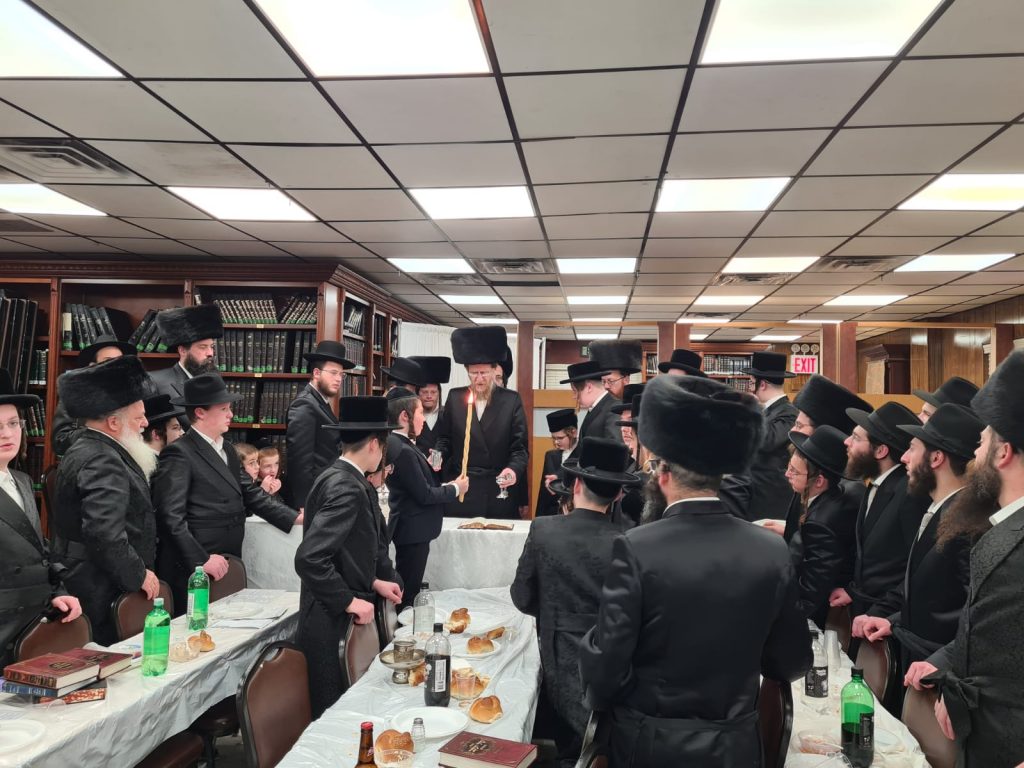 האדמו"ר מאלכסנדר ארה"ב בסעודה שלישית ובשבע ברכות • גלריה