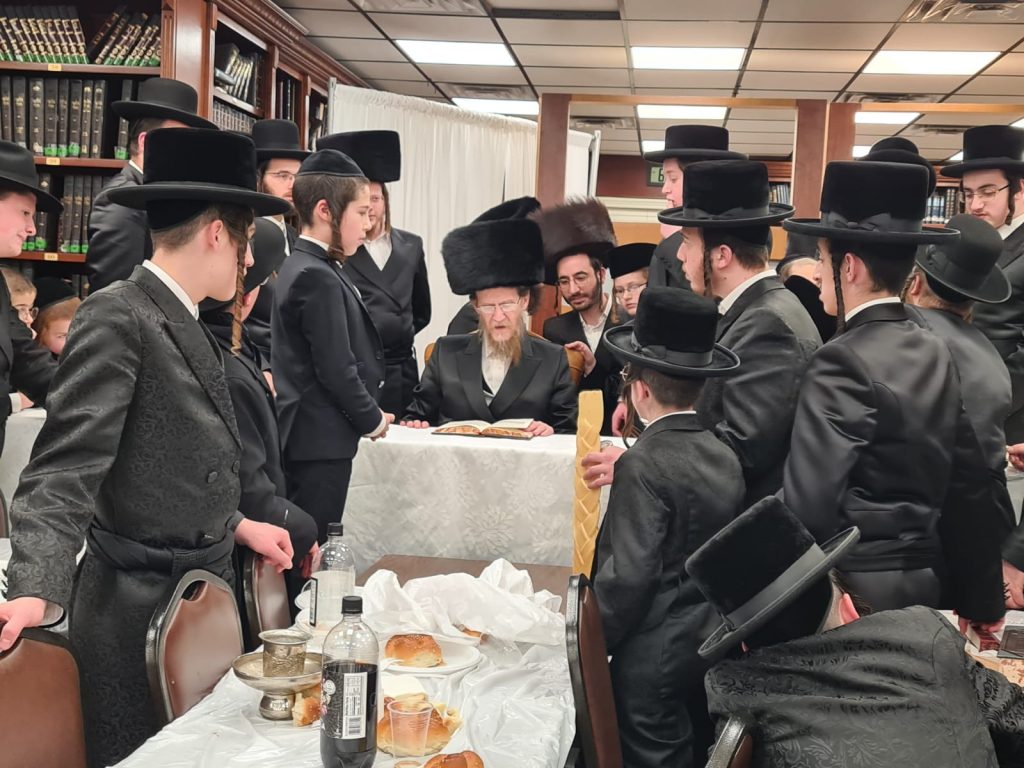 האדמו"ר מאלכסנדר ארה"ב בסעודה שלישית ובשבע ברכות • גלריה