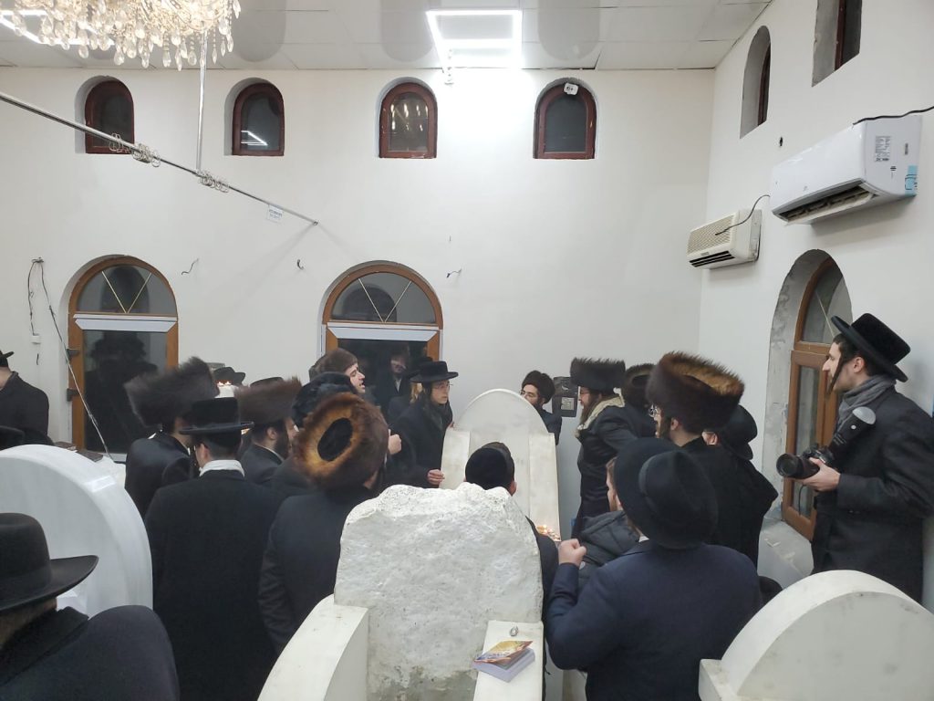 גלריה: האדמו"ר מקארלי בשבת במז'יבוז'