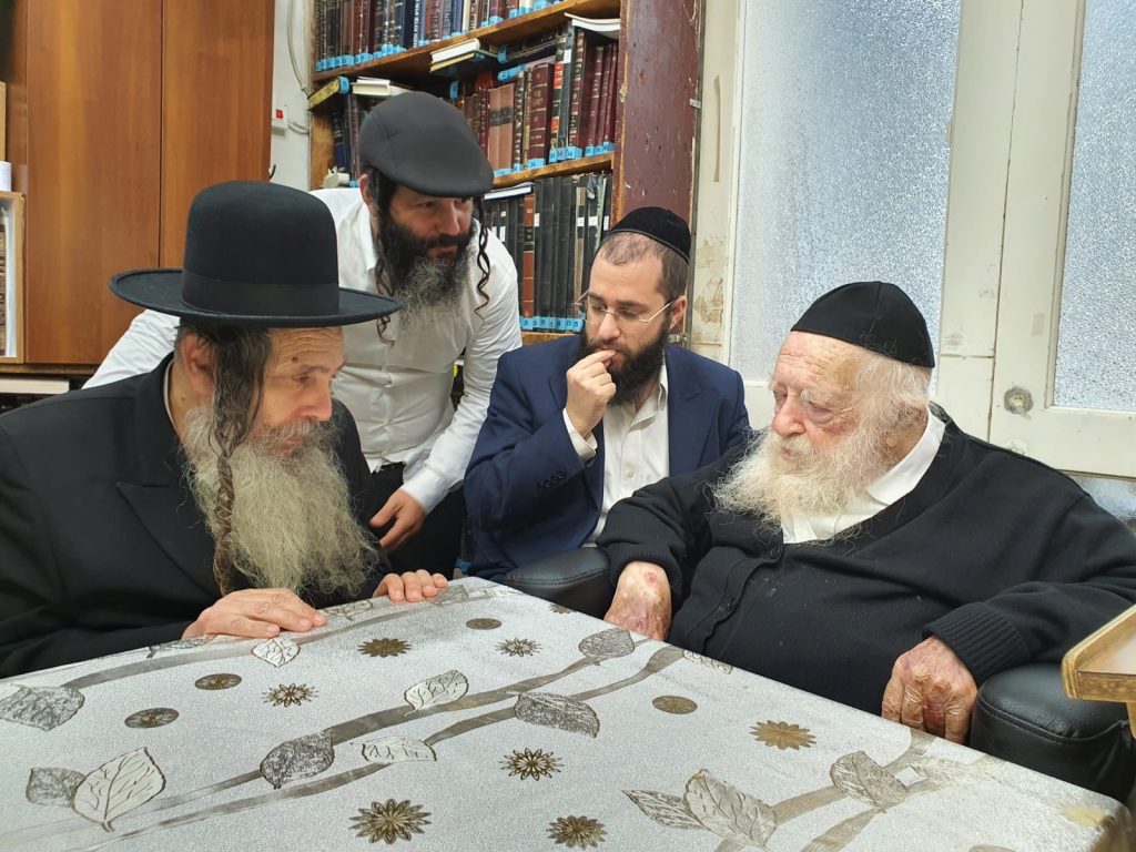 תיעוד: ראש ישיבת חוט של חסד אצל שר התורה תיעוד: ראש ישיבת חוט של חסד אצל שר התורה