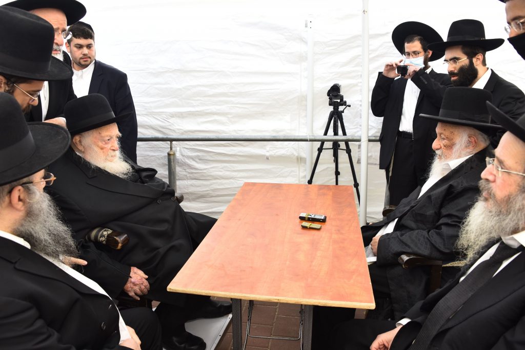 שר התורה הגיע למעונו של ראש הישיבה לנחמו על פטירת אחיו