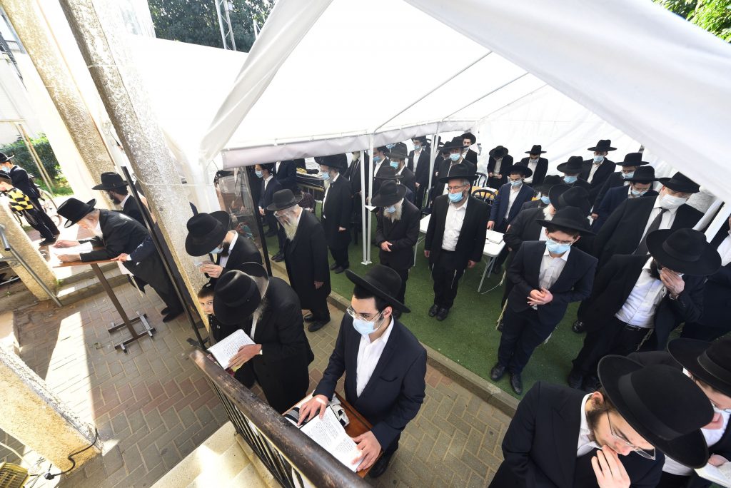 שר התורה הגיע למעונו של ראש הישיבה לנחמו על פטירת אחיו