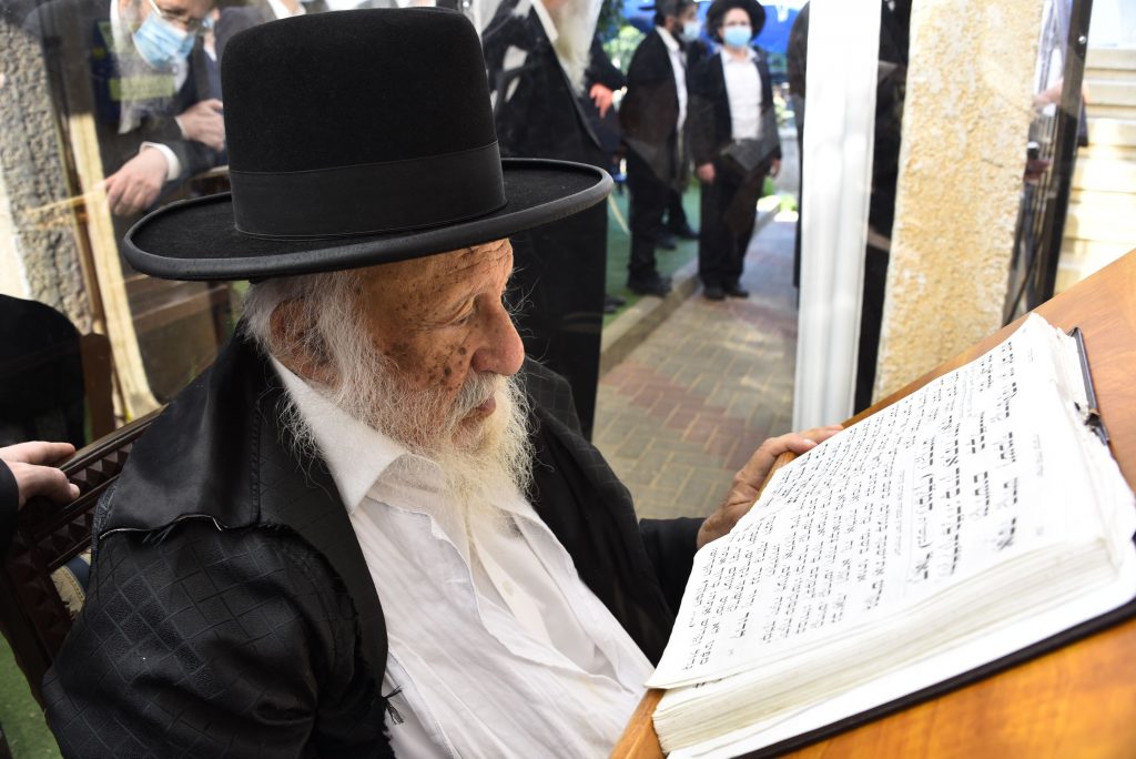 שר התורה הגיע למעונו של ראש הישיבה לנחמו על פטירת אחיו