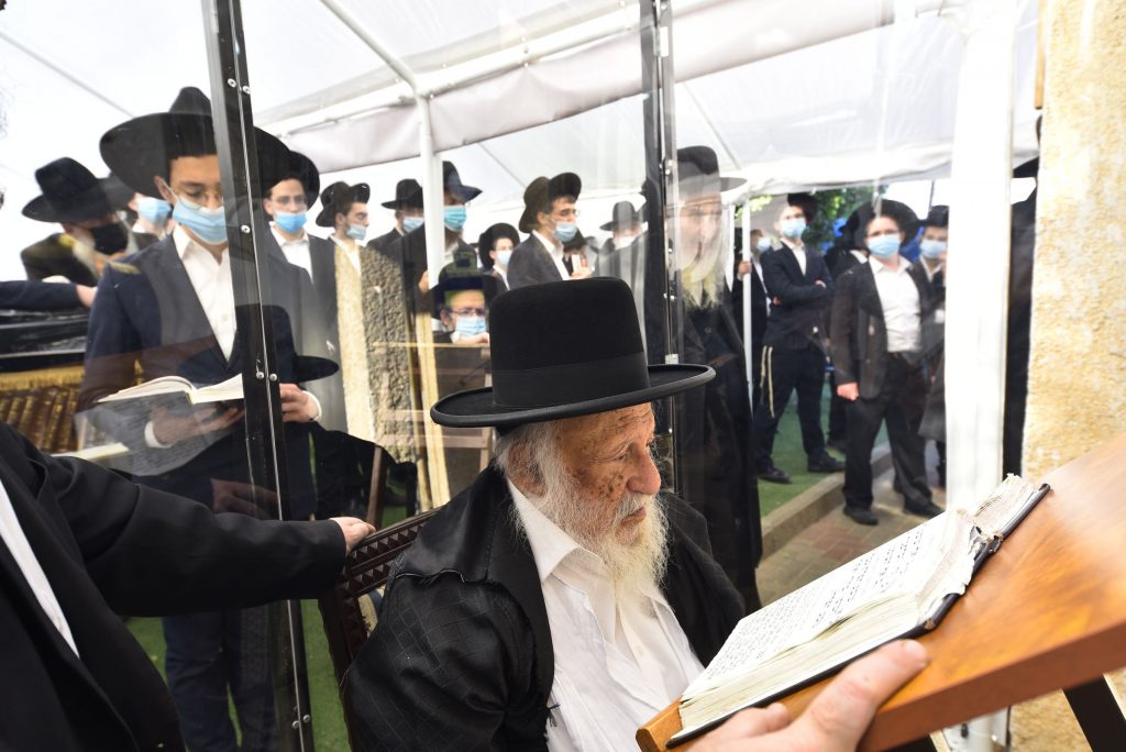 שר התורה הגיע למעונו של ראש הישיבה לנחמו על פטירת אחיו