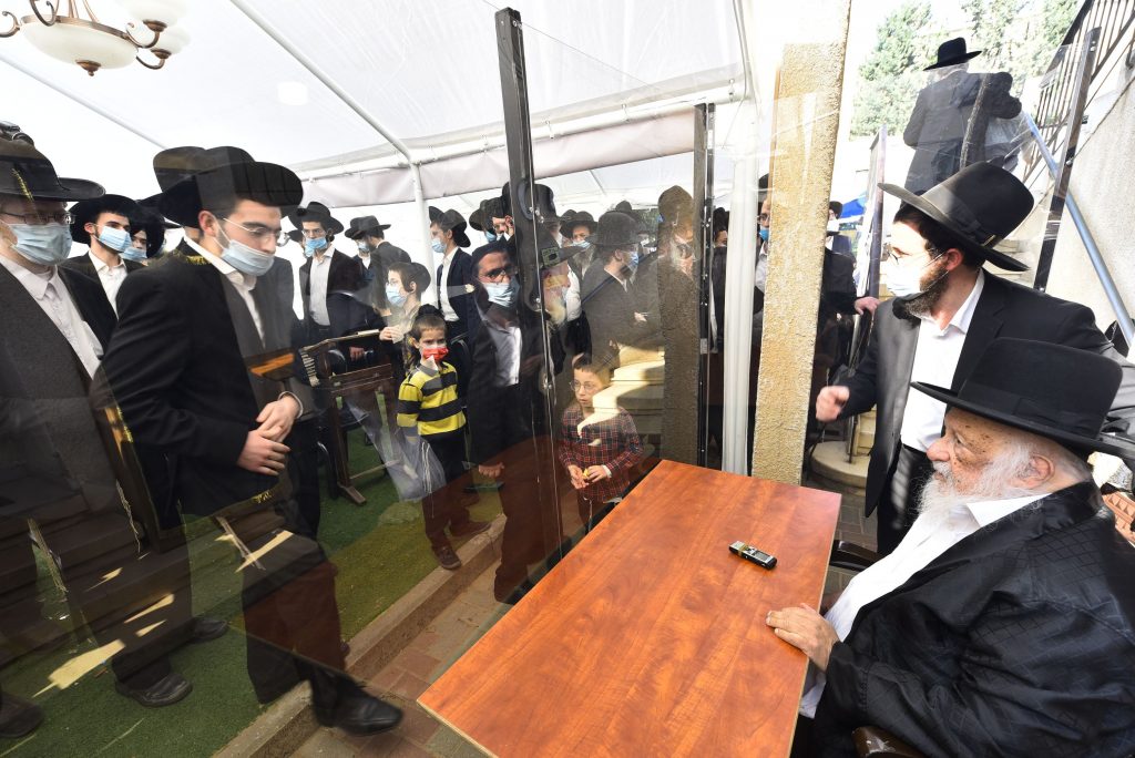 שר התורה הגיע למעונו של ראש הישיבה לנחמו על פטירת אחיו