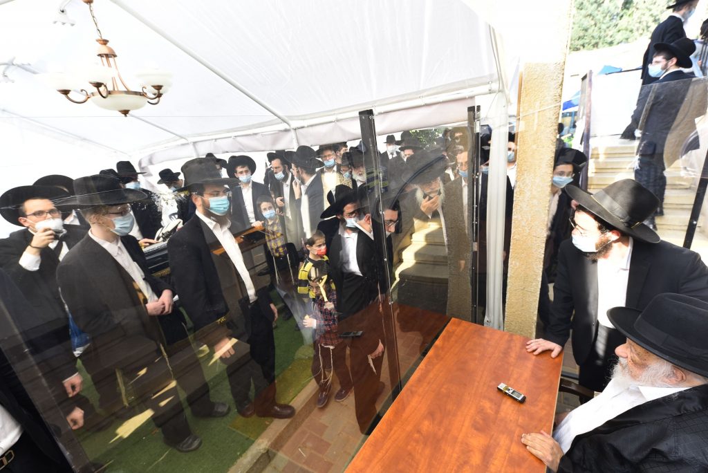 שר התורה הגיע למעונו של ראש הישיבה לנחמו על פטירת אחיו