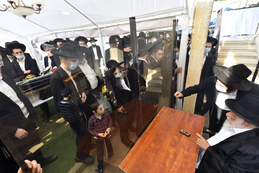 שר התורה הגיע למעונו של ראש הישיבה לנחמו על פטירת אחיו