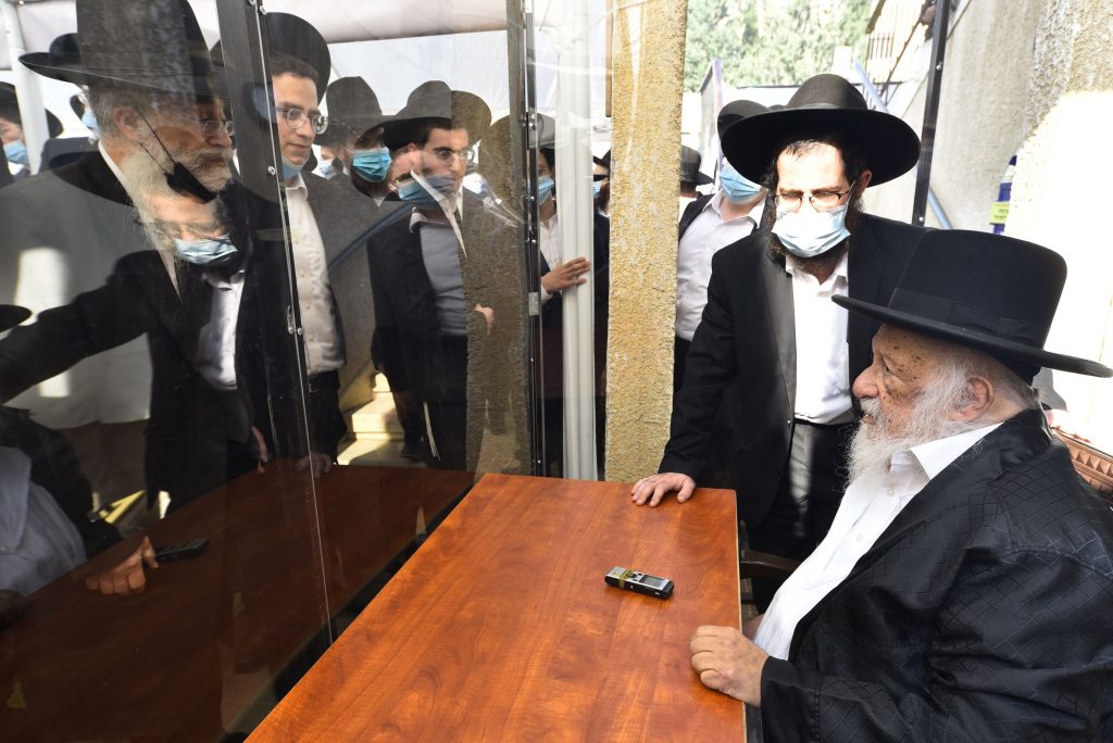שר התורה הגיע למעונו של ראש הישיבה לנחמו על פטירת אחיו