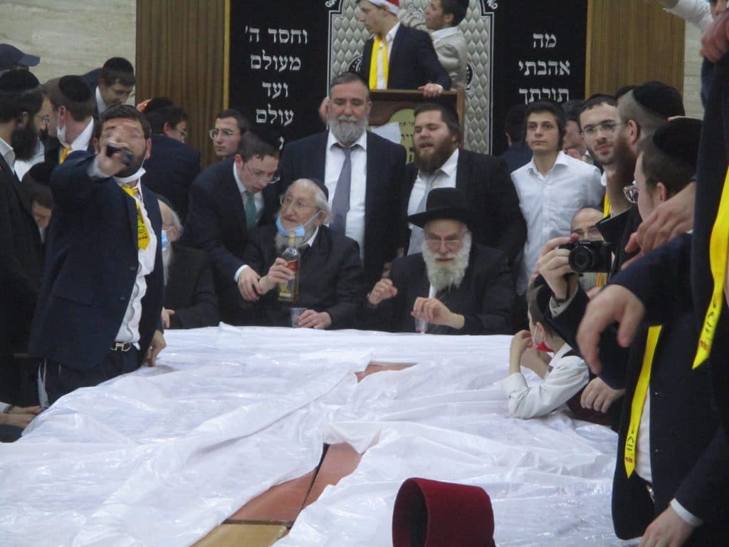 פורים אצל חבר המועצת הגר"א לוי • צפו