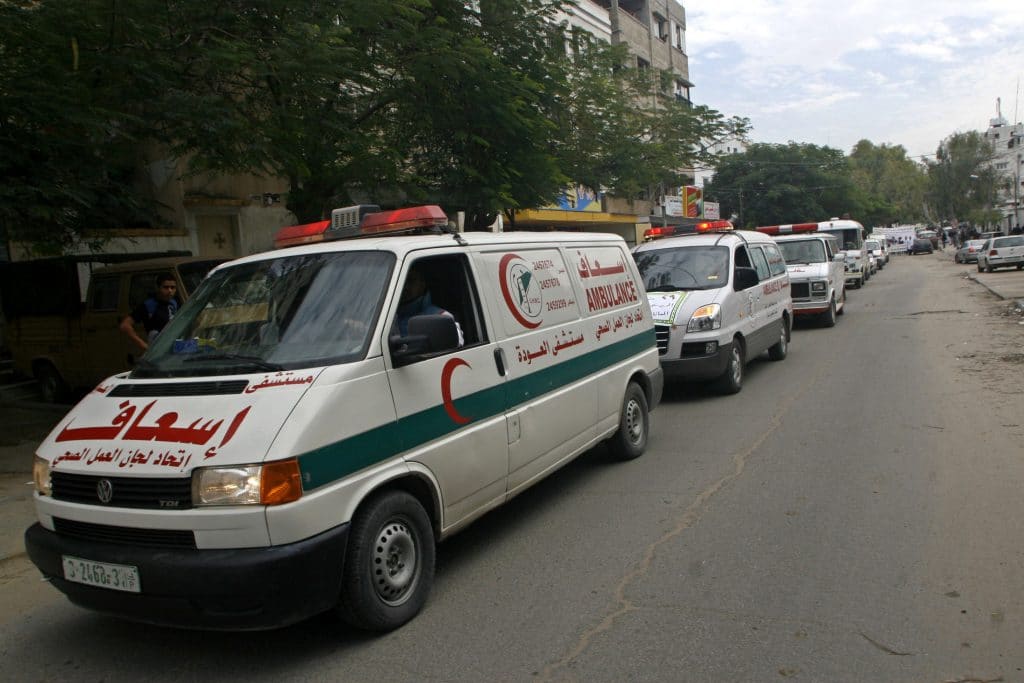 סולק מהפרלמנט בגלל עניבה לא תואמת • כותרות מהעולם