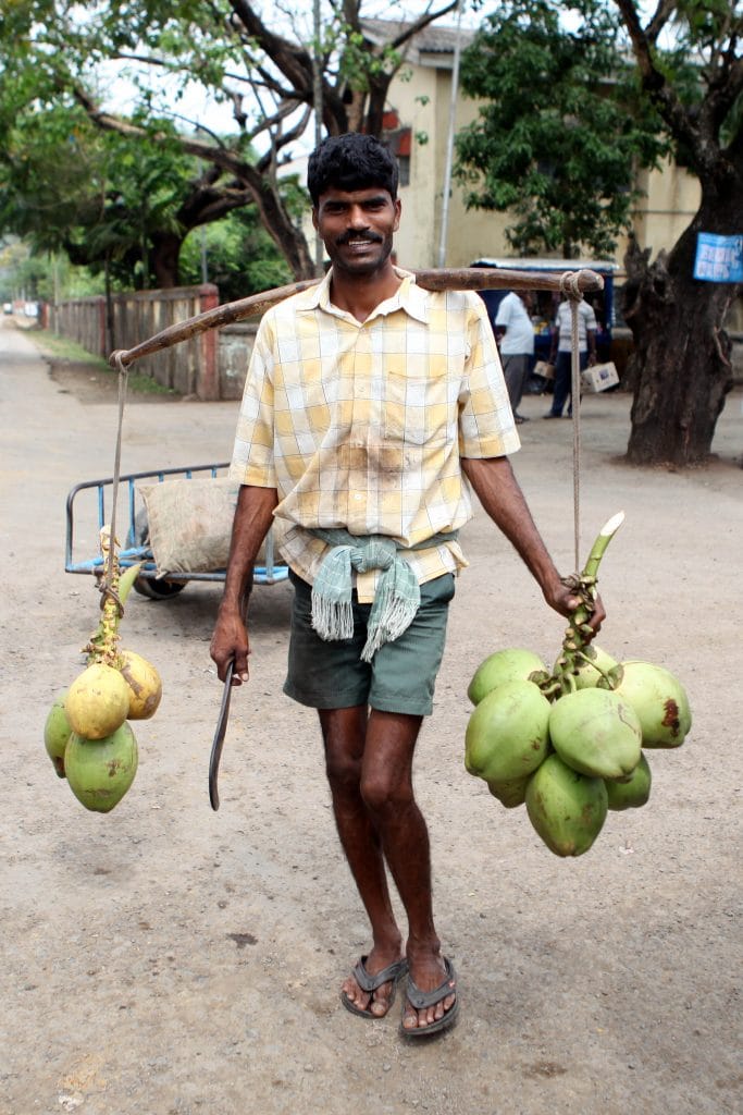סולק מהפרלמנט בגלל עניבה לא תואמת • כותרות מהעולם