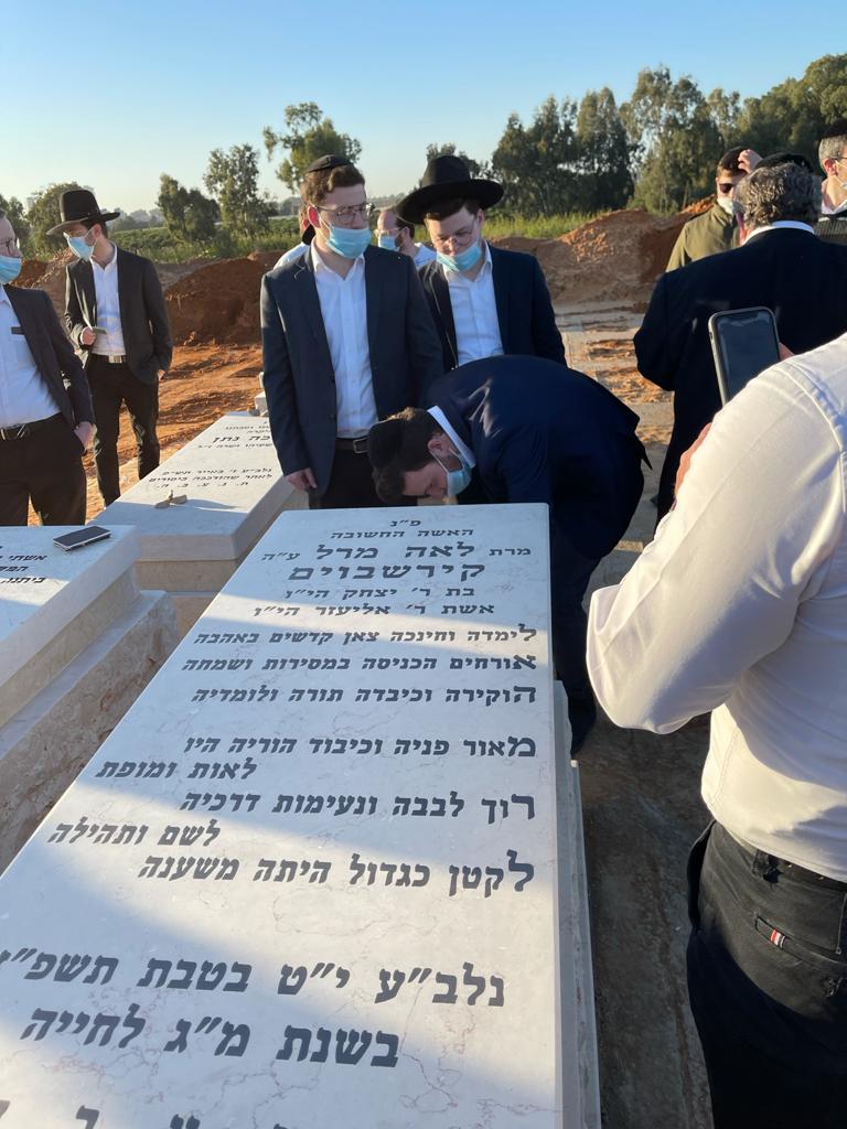 מרגש: היתום סיים מסכת לע"נ אמו המנוחה ע"ה
