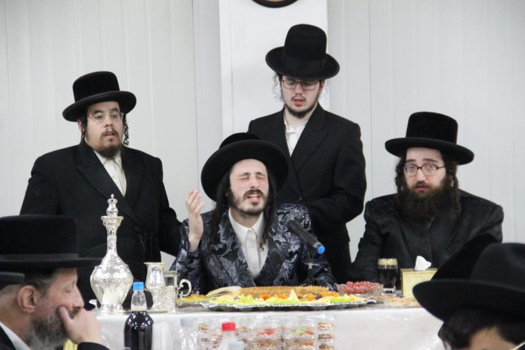 האדמו"ר ממבקשי השם בטיש ט"ו בשבט • גלריה