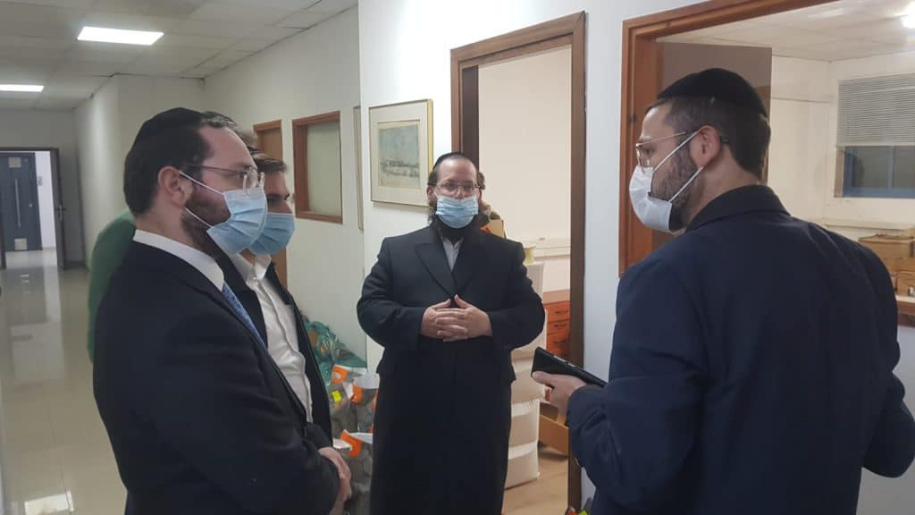 חבר המועצה ביקר ונפעם "היקף הסיוע בלתי נתפס" • גלריה