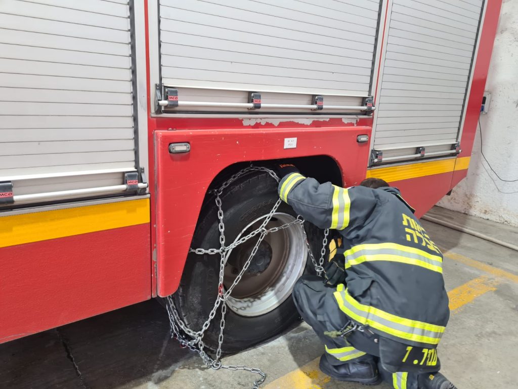 צפו: היערכות כבאות והצלה לשלג
