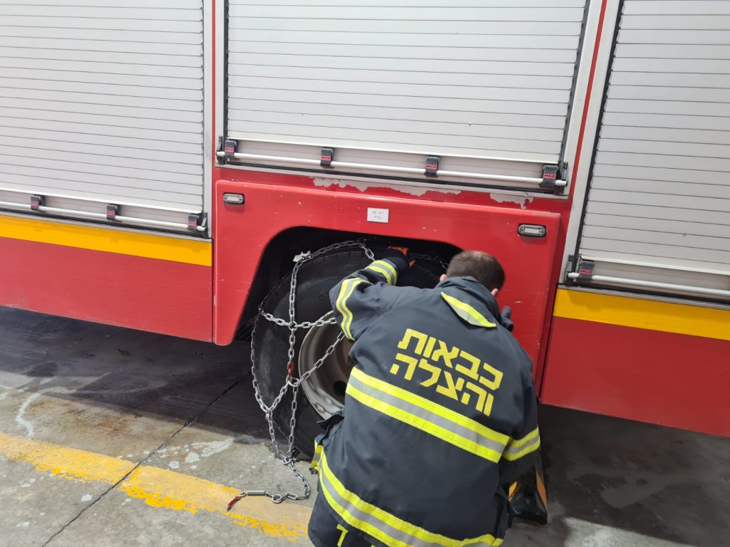 צפו: היערכות כבאות והצלה לשלג