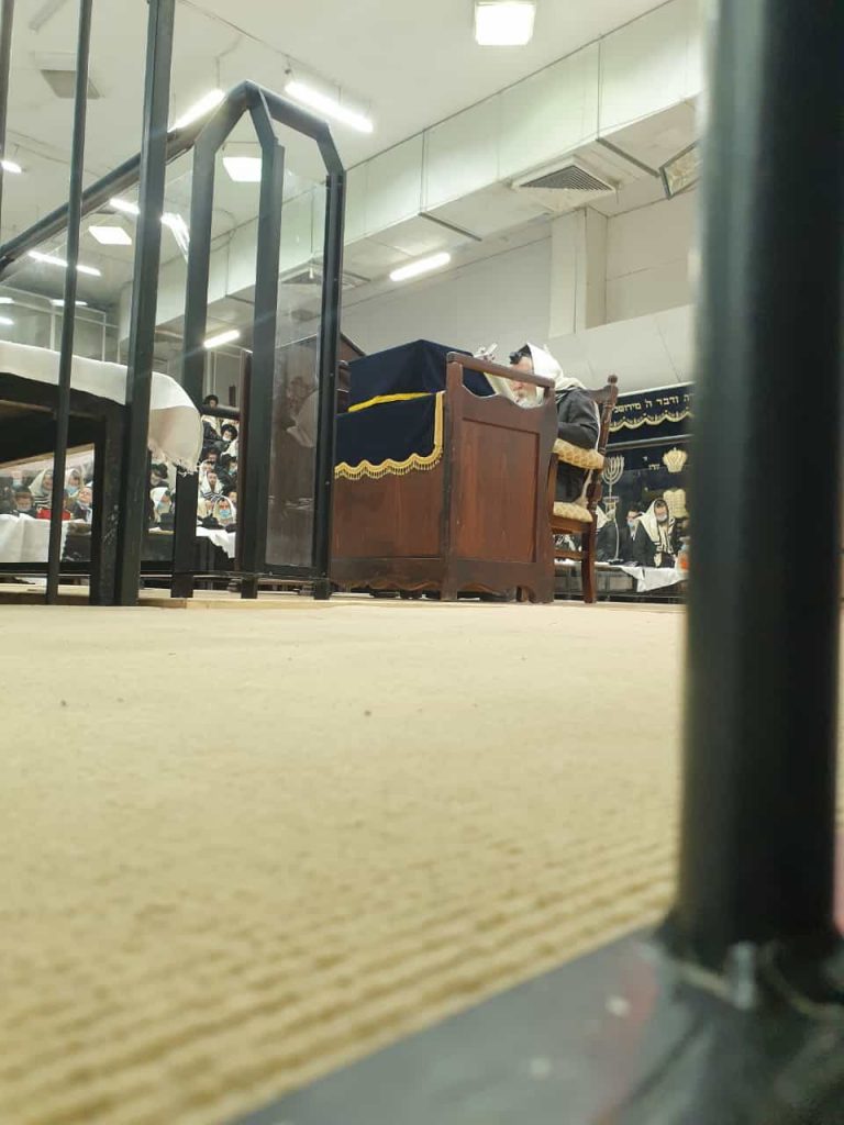 צפו: קריאת המגילה ב'גור'