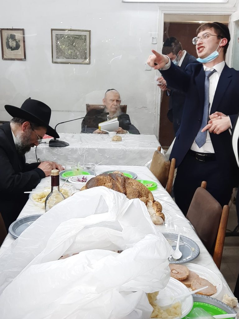 גלריה: סעודת פורים אצל מרן ראש הישיבה הגרי"ג אדלשטיין