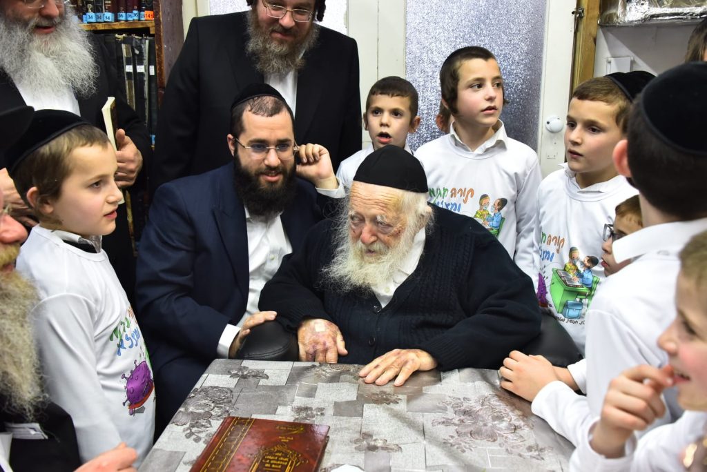 תיעוד: תחפושת מקורית שגרמה למרן שר התורה לרוות נחת