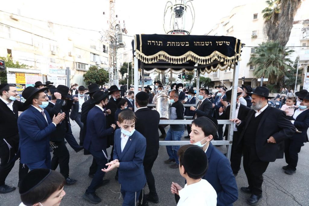 תיעוד: הכנסת ספר תורה ל'היכל מרן'