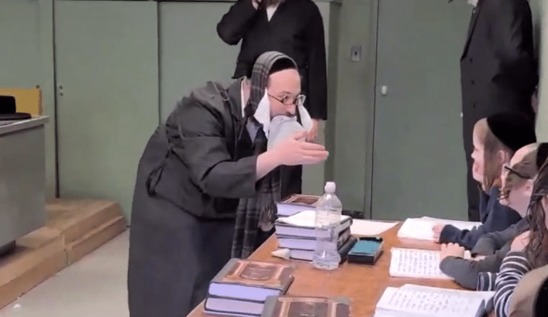 המשפיע מדגים: איך להתחפש ללא עלות