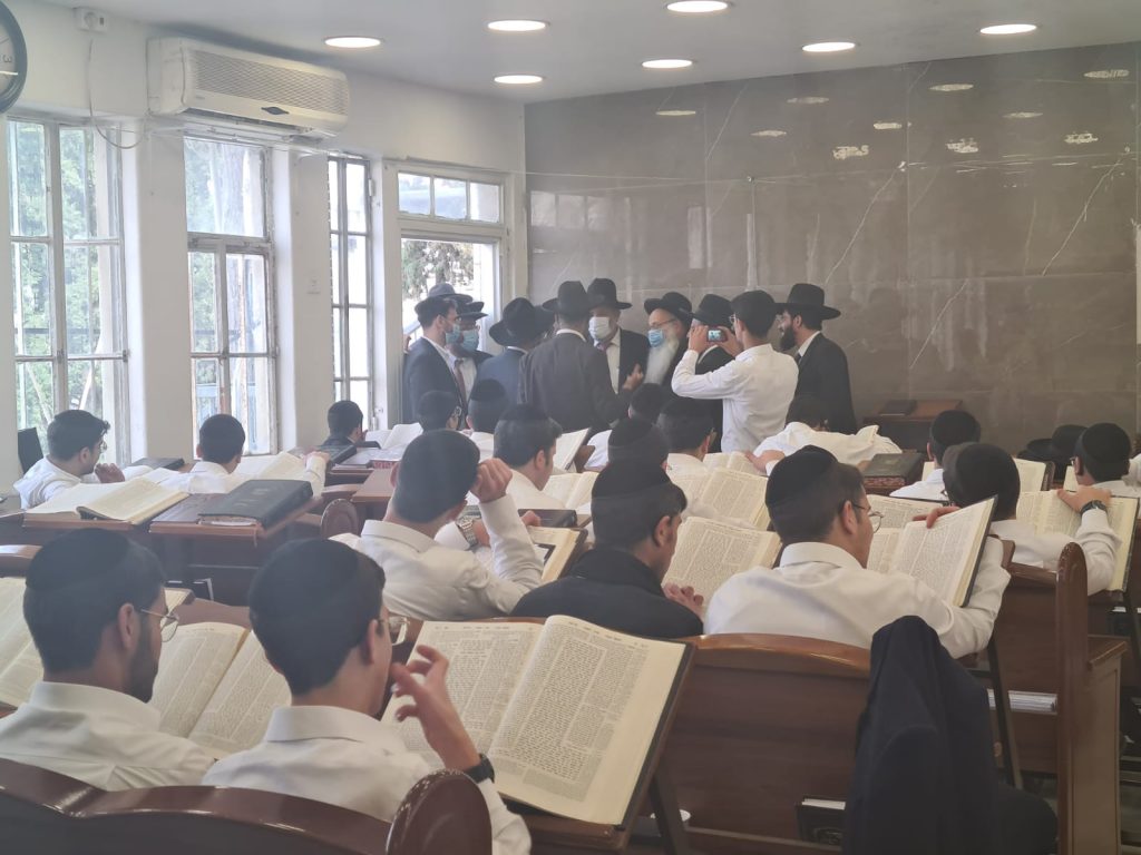 יו"ר ש"ס אריה דרעי בסיור במוסדות חינוך בירושלים יו"ר ש"ס אריה דרעי בסיור במוסדות חינוך בירושלים