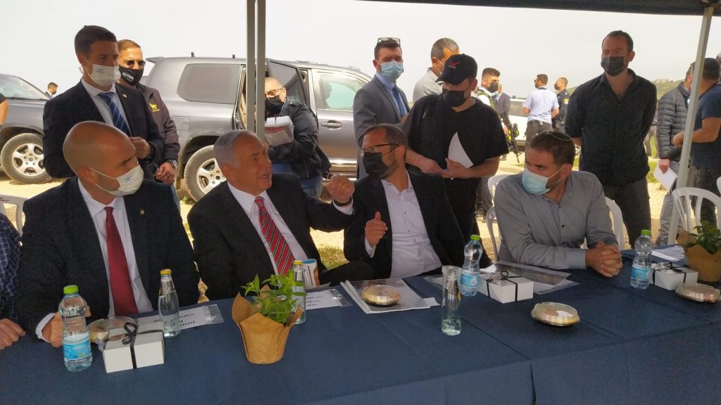 רה"מ בסיור בבנימין: "תצביעו ליכוד ואני נודר להסדיר את ההתיישבות הצעירה"