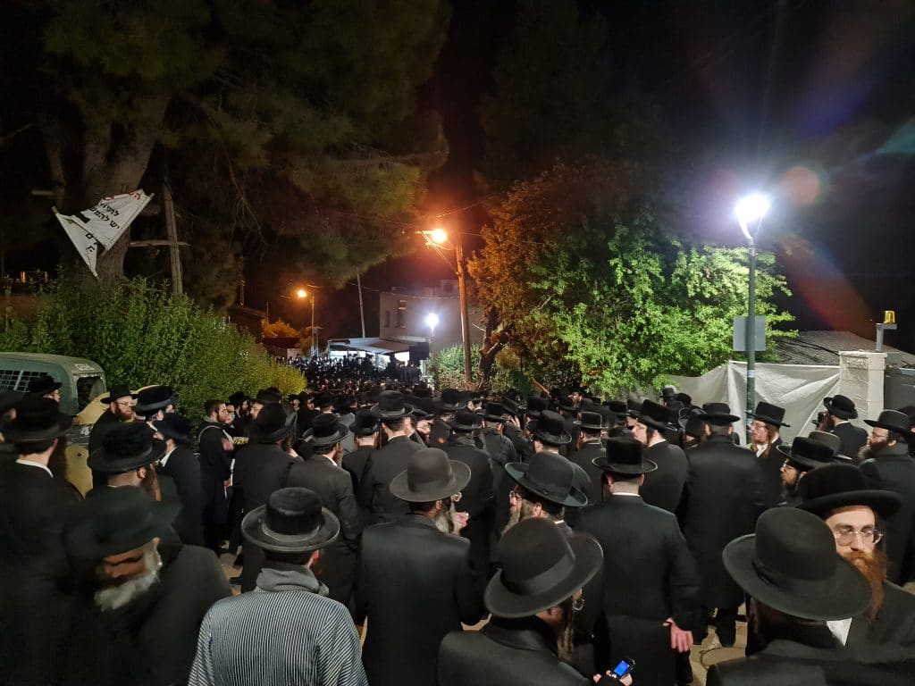 שידור חי: הלווית הגה"צ רבי יחזקאל ראטה אב"ד קארלסבורג זצ"ל