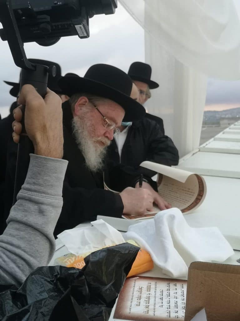 תיעוד משמחת נישואי בן ראש ישיבת 'כנסת יצחק' - ק"ס • גלריה