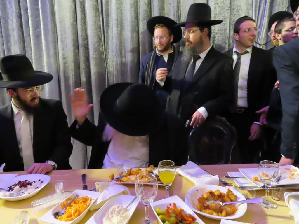 תיעוד משמחת נישואי בן ראש ישיבת 'כנסת יצחק' - ק"ס • גלריה