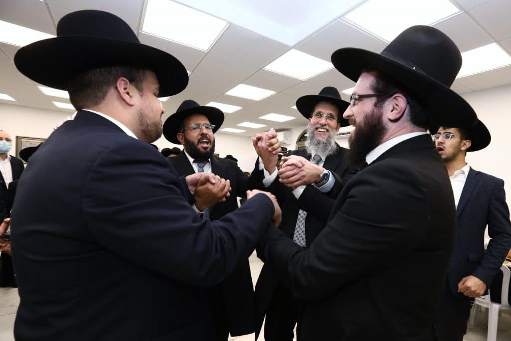 הספר תורה של 'הסבתא' הוכנס להיכל הישיבה