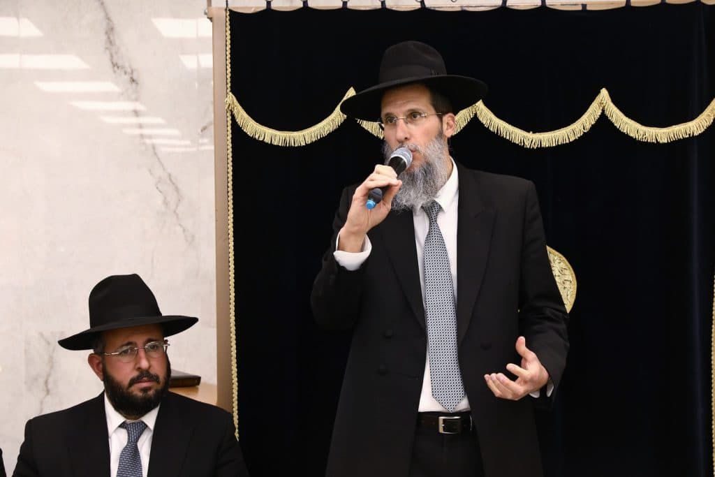 הספר תורה של 'הסבתא' הוכנס להיכל הישיבה