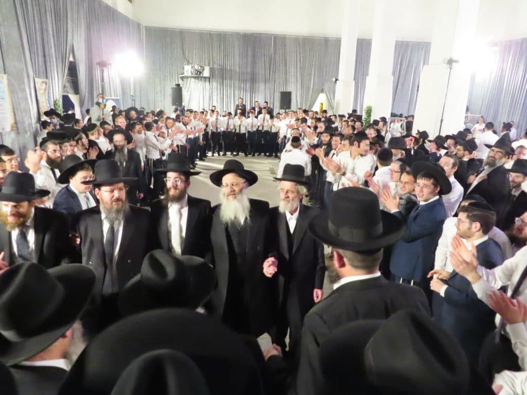 תיעוד משמחת נישואי בן ראש ישיבת 'כנסת יצחק' - ק"ס • גלריה