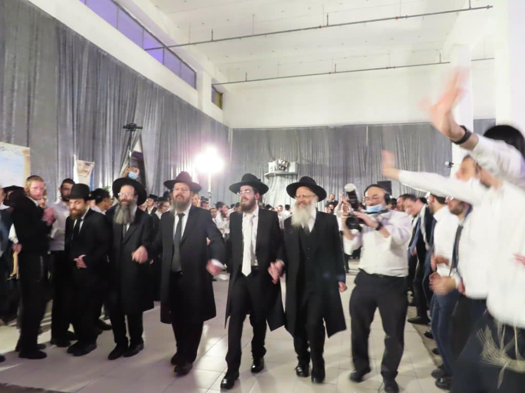 תיעוד משמחת נישואי בן ראש ישיבת 'כנסת יצחק' - ק"ס • גלריה