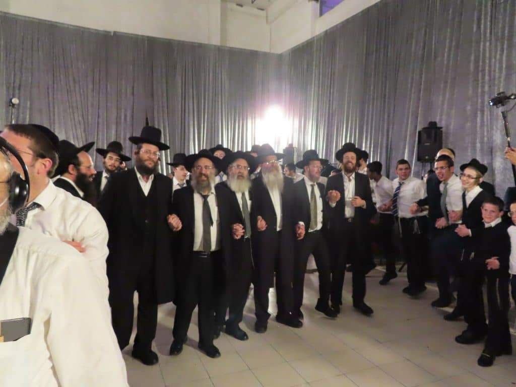 תיעוד משמחת נישואי בן ראש ישיבת 'כנסת יצחק' - ק"ס • גלריה