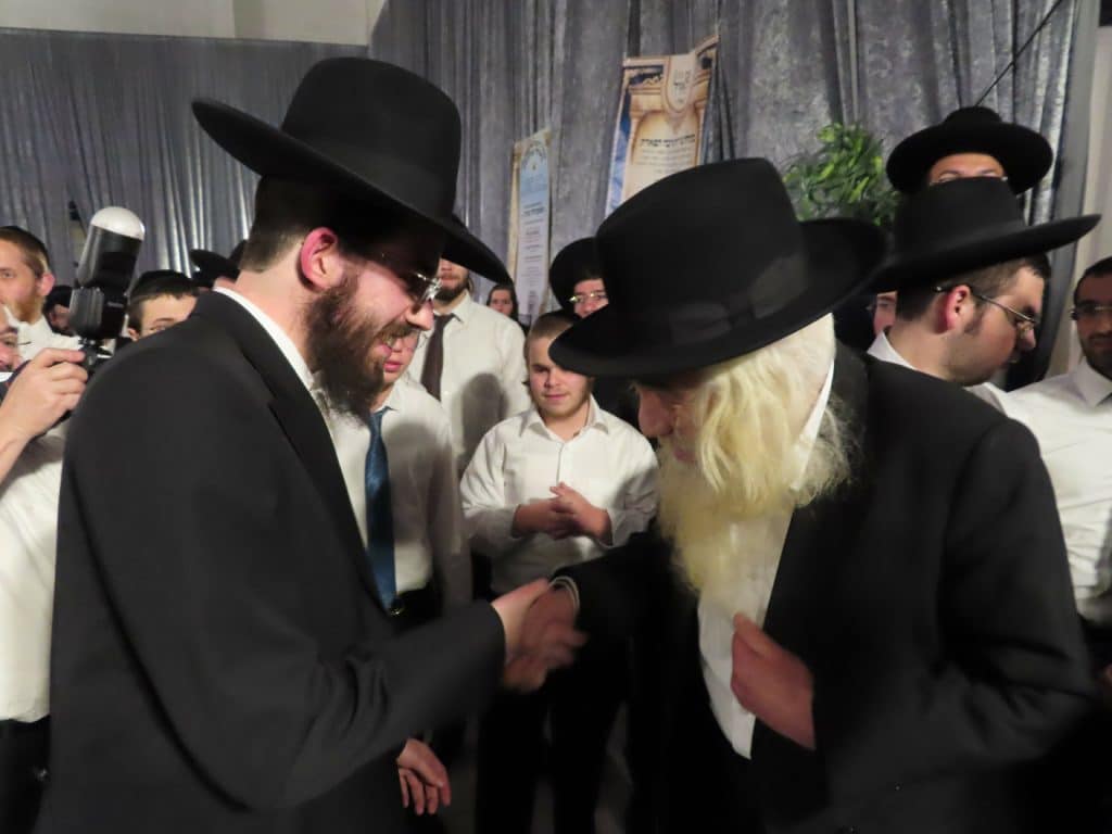 תיעוד משמחת נישואי בן ראש ישיבת 'כנסת יצחק' - ק"ס • גלריה