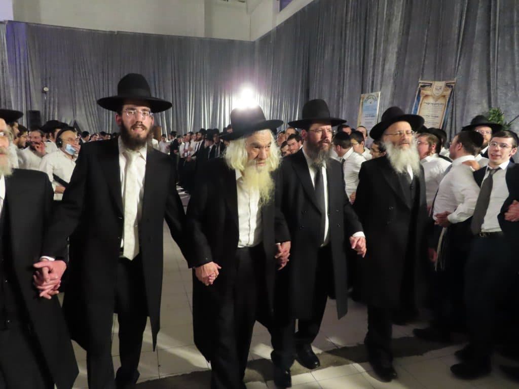 תיעוד משמחת נישואי בן ראש ישיבת 'כנסת יצחק' - ק"ס • גלריה