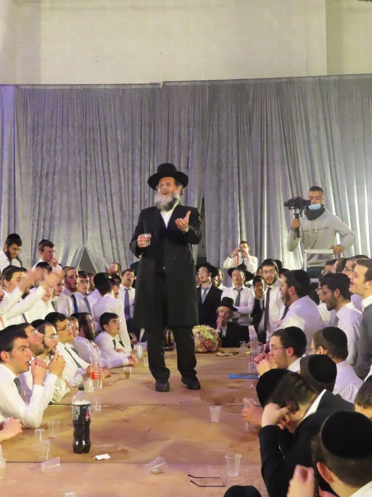 תיעוד משמחת נישואי בן ראש ישיבת 'כנסת יצחק' - ק"ס • גלריה