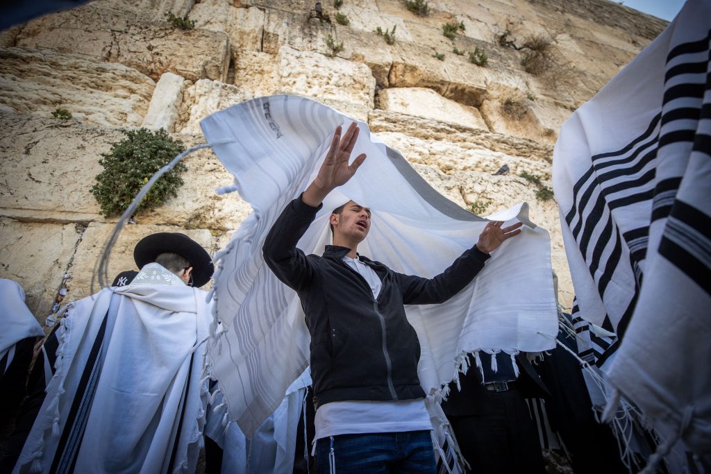 גלריה: מעמד ברכת הכהנים בכותל המערבי