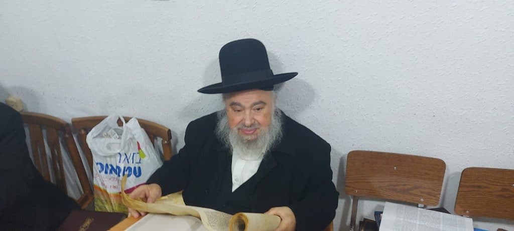 רבי עמנואל טולידנו בקריאת מגילה • גלריה