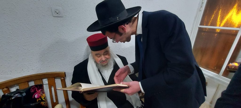 רבי עמנואל טולידנו בקריאת מגילה • גלריה