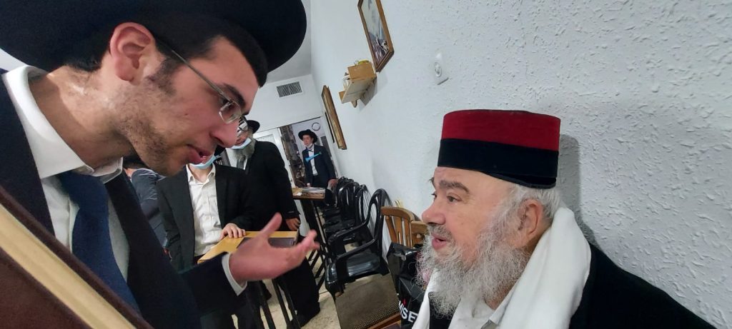 רבי עמנואל טולידנו בקריאת מגילה • גלריה