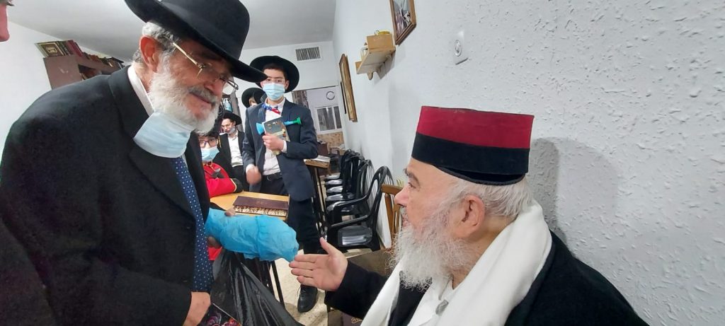 רבי עמנואל טולידנו בקריאת מגילה • גלריה