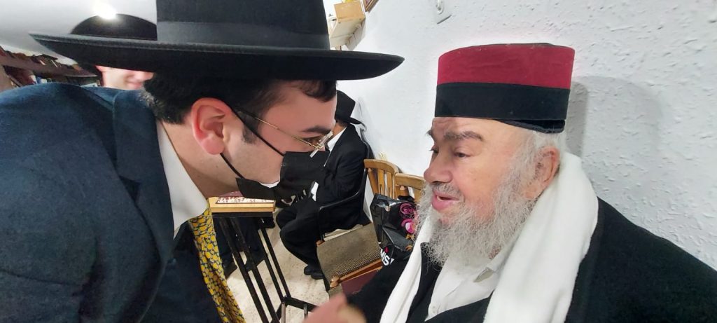 רבי עמנואל טולידנו בקריאת מגילה • גלריה