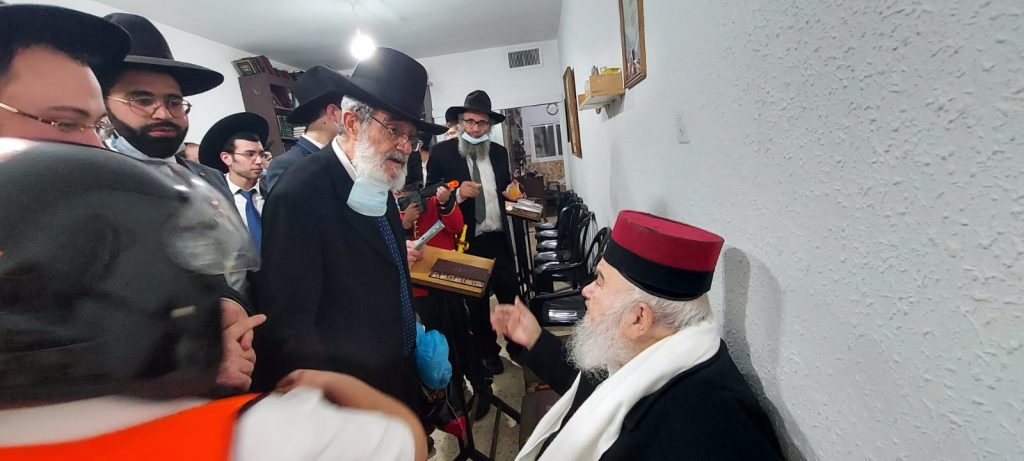 רבי עמנואל טולידנו בקריאת מגילה • גלריה