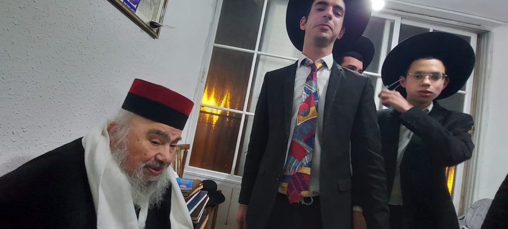 רבי עמנואל טולידנו בקריאת מגילה • גלריה