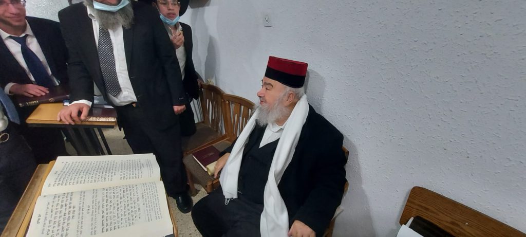 רבי עמנואל טולידנו בקריאת מגילה • גלריה